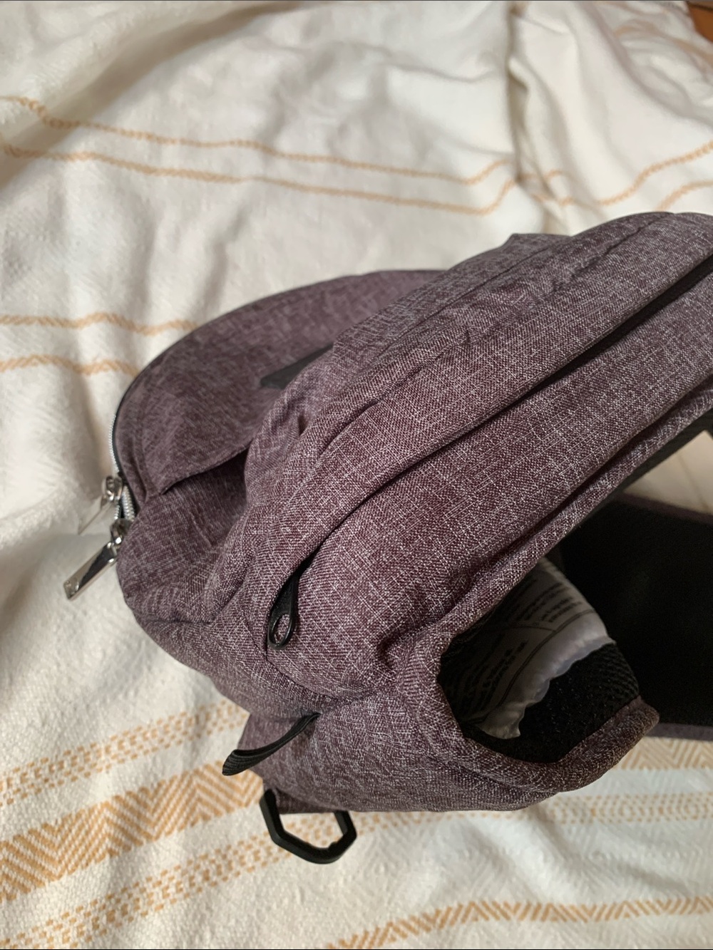 Tushbaby Travel Lite Hip Seat Carrier in Charcoal - Picture 6 of 10